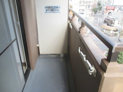 【バルコニー】 | センチュリー新大阪 | 外干しのできるバルコニーです