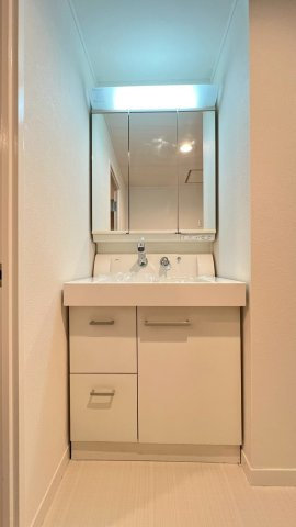 ベルヴェデールイトーピア武庫川の独立洗面台|独立洗面台