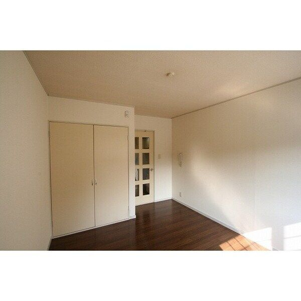 ピュア小豆坂の洋室