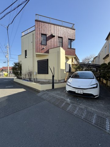 【間取り】 | 「パントリー」大容量「WIC」を備えた、ゆったりとした4LDK◎　
プライベートなアウトドア空間「ルーフバルコニー」からは、世界遺産「富士山」が遠望できますよ♪
ぜひご内見下さい。