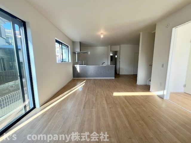 ◎茅ヶ崎市南湖6丁目　新築戸建　1号棟の居間・リビング|ご家庭が集まるリビングスペース◇◇