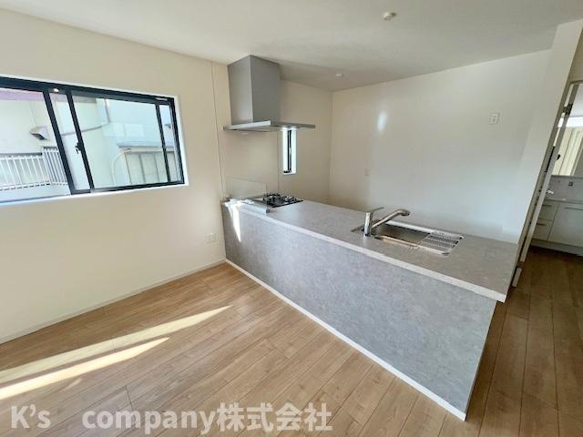 ◎茅ヶ崎市南湖6丁目　新築戸建　1号棟のキッチン|全体を見わたせる対面式キッチン♪