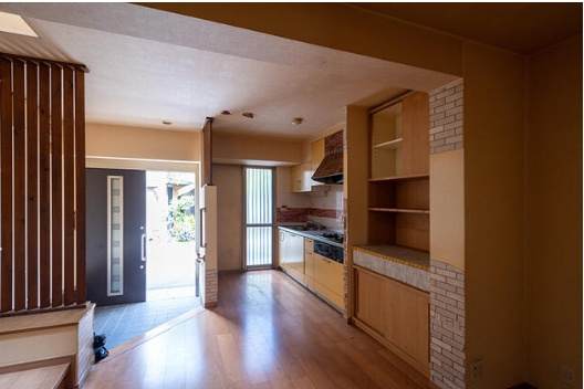 二条通に面した事業用貸家の内装