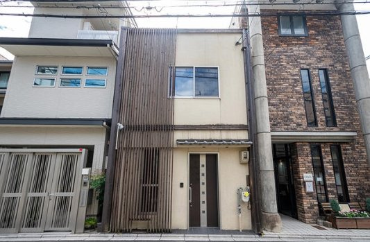 二条通に面した事業用貸家の外観