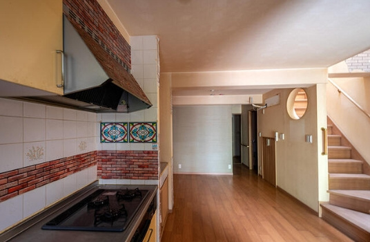 二条通に面した事業用貸家の内装