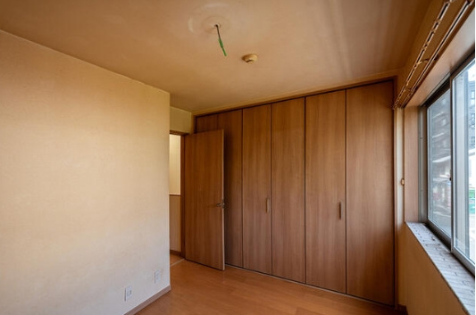 二条通に面した事業用貸家の内装