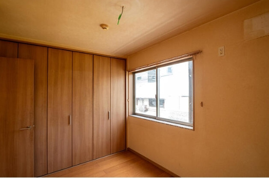 二条通に面した事業用貸家の内装