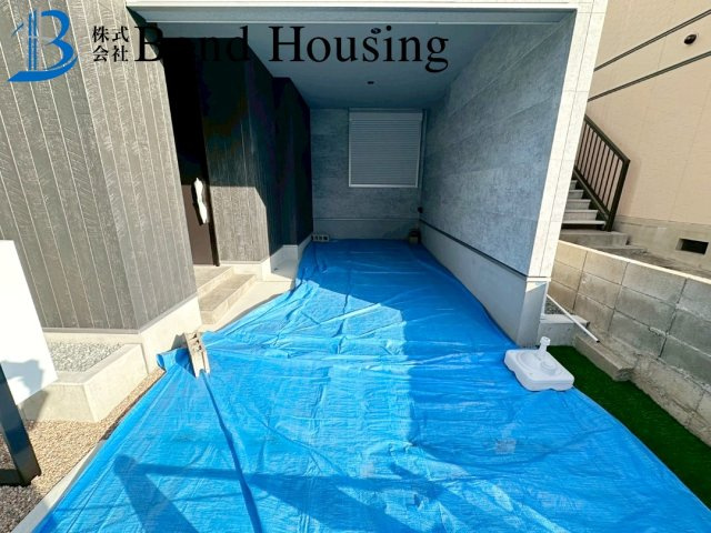 床暖房完備　星陵台7丁目　新築限定1棟の駐車場