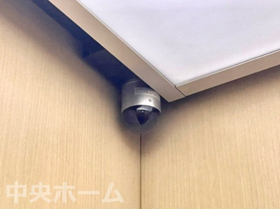 【防犯設備】 | 荒川遊園ビューハイツ | 【防犯カメラ】何かあった時の大事な証拠になることももちろんなりますが、防犯というくらいですので大事なのは防犯カメラがあることによって抑止力につながることですよね。