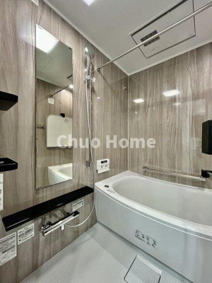 【浴室】 | 荒川遊園ビューハイツ | 【バスルーム】暖房換気乾燥機付きシステムバスルーム。暖房・冷風・換気・乾燥など、毎日を快適に過ごせるうれしい機能が揃っています。雨の日の洗濯物も安心です。