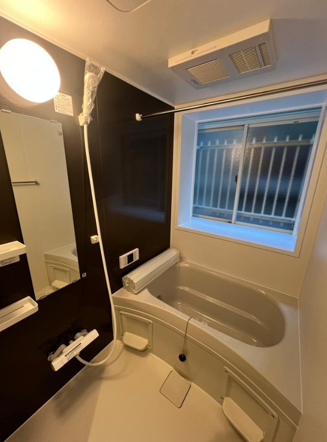 横浜市保土ヶ谷区狩場町 中古戸建て【仲介手数料無料】カースペース2台の浴室