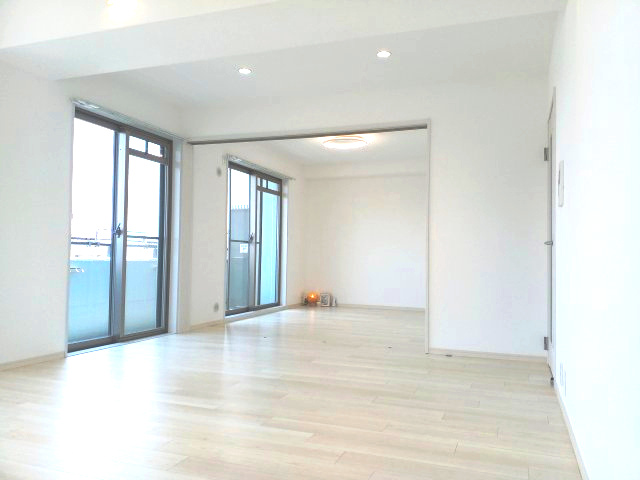 コスモシティ三宮東の居間・リビング|リビングダイニング
ゆったりとした居間です