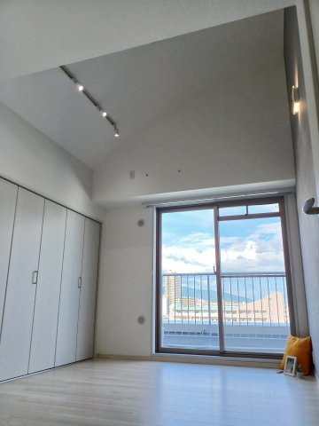 コスモシティ三宮東の洋室|ゆったりした洋室です