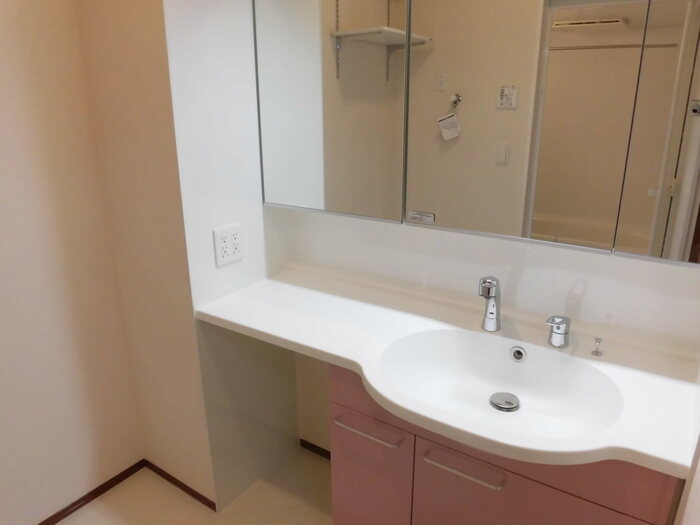 センチュリーハイムあかね台の独立洗面台|洗髪洗面化粧台