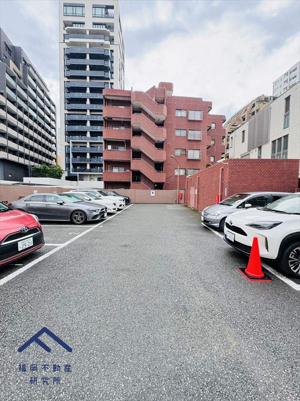 ライオンズマンション赤坂の駐車場