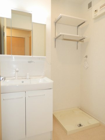 クロガネＢの洗面所|コンパクトで使いやすい洗面所