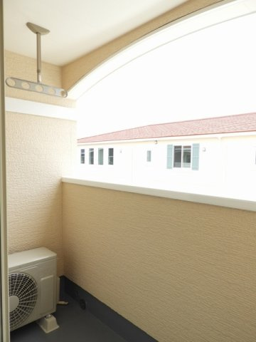 クロガネＢのバルコニー|暖かな日差しのふりそそぐバルコニー