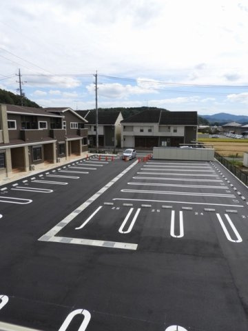 クロガネＢの駐車場|車をお持ちの方に嬉しい駐車場付きの物件です