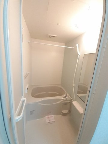 シャルムＣの浴室|日々の疲れを癒すお風呂付です