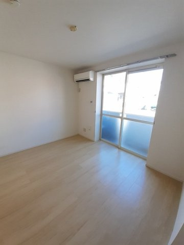 シャルムＣの内装|明るい室内です