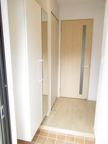 ウエストサイドヒルＢの玄関|ゆったりとした玄関です