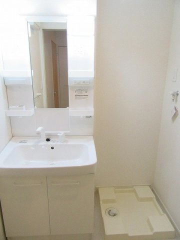 ウエストサイドヒルＢの洗面所|コンパクトで使いやすい洗面所