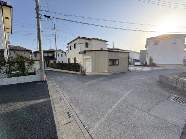 【前面道路含む現地写真】 | 熊谷市石原第7  クレイドルガーデン　新築戸建　全2棟　1号棟