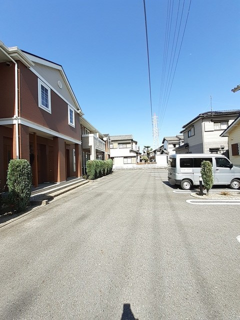 メゾンジュネスの駐車場