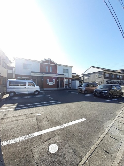 ウッドイン１番館の駐車場