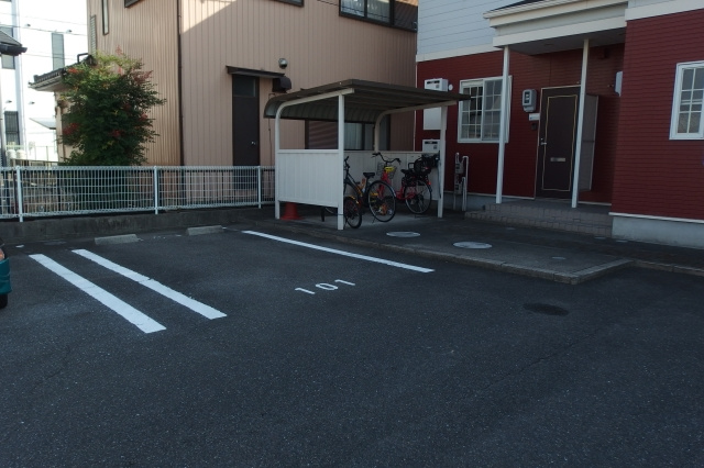 ウッドイン１番館の駐車場