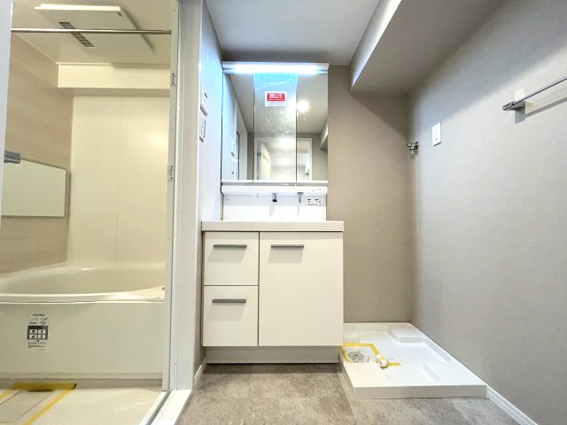 コープ野村新瑞橋　B棟の独立洗面台|収納が充実している独立洗面化粧台！