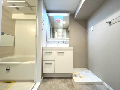 【独立洗面台】 | コープ野村新瑞橋　B棟 | 収納が充実している独立洗面化粧台！