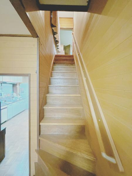 富士宮市羽鮒の中古一戸建|階段
