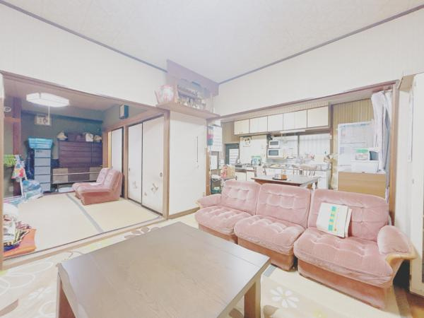 富士宮市羽鮒の中古一戸建|1階8帖リビングダイニング