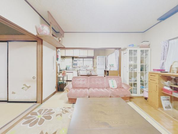 富士宮市羽鮒の中古一戸建|1階8帖リビングダイニング別角度