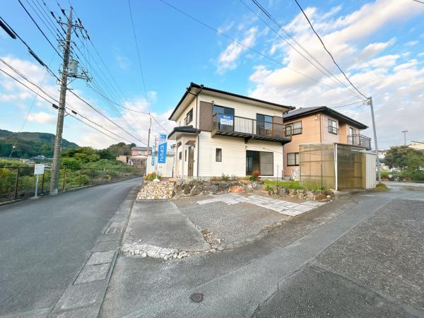 富士宮市安居山の中古一戸建|前面道路含む外観写真