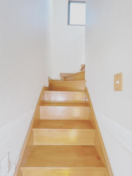 富士宮市安居山の中古一戸建|階段