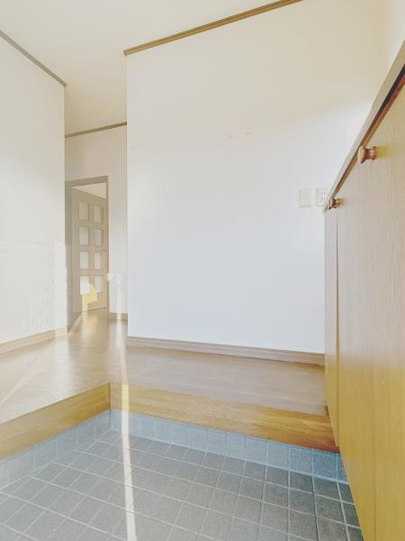 富士宮市安居山の中古一戸建|玄関（内観）別角度