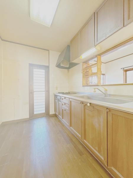 富士宮市安居山の中古一戸建|1階約3.75帖キッチン別角度