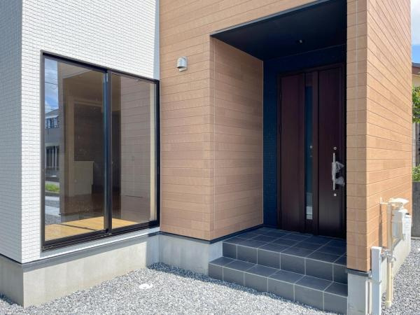 富士市岩本の新築一戸建|エントランス