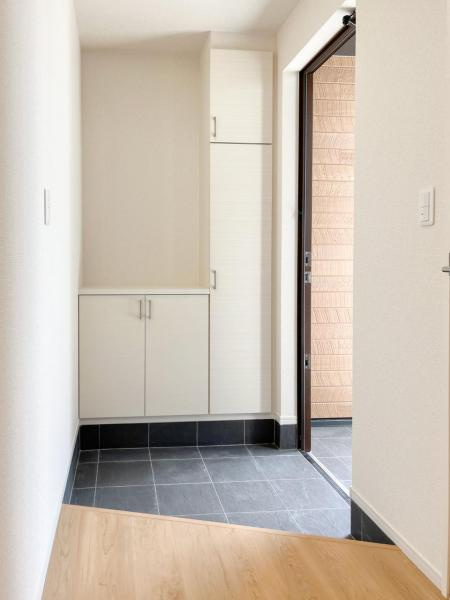 富士市岩本の新築一戸建|玄関