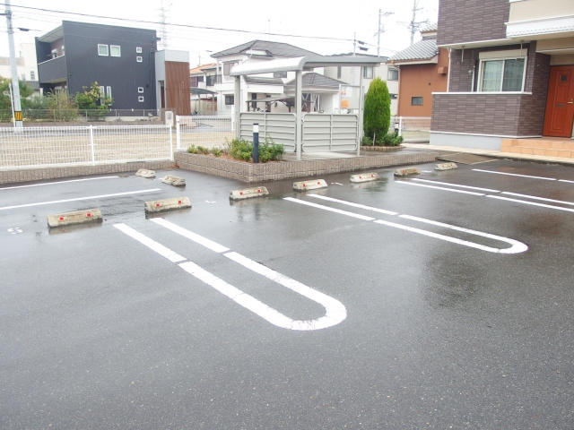 プティ・ポワの駐車場