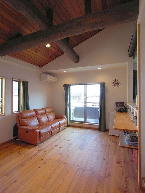 富士市中里の中古一戸建|２階洋室（１４帖）