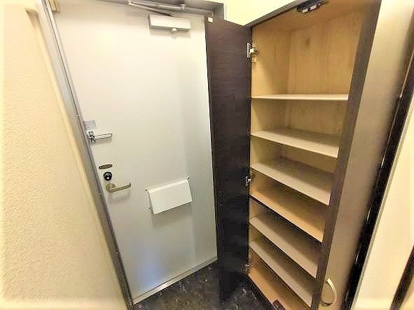 レオネクストＴｏｍａⅠの玄関