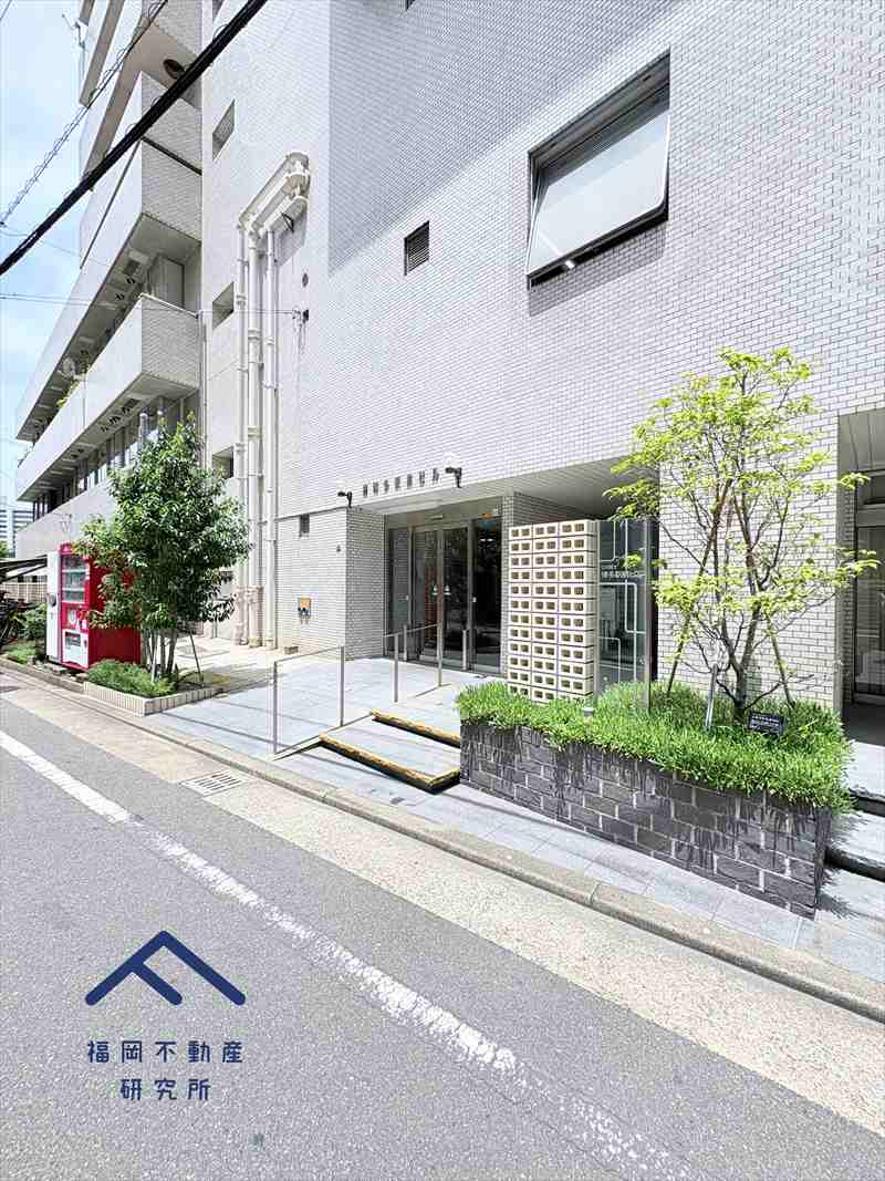 博多駅前ビルのエントランス