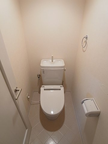 湊川センタービルA棟のトイレ|暖房便座機能付きです