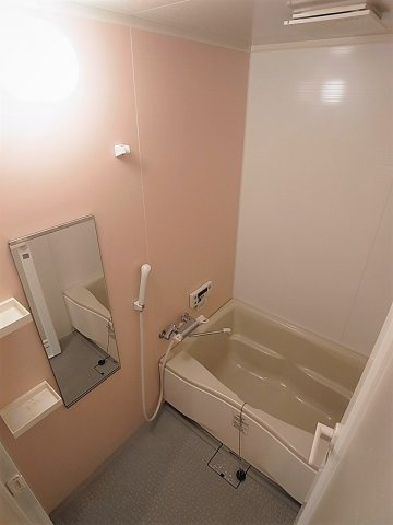 湊川センタービルA棟の浴室|入替済みの綺麗なバスルーム