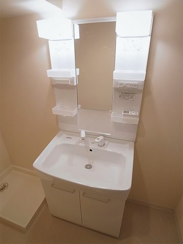 湊川センタービルA棟の洗面所|シャンプードレッサーの独立洗面台