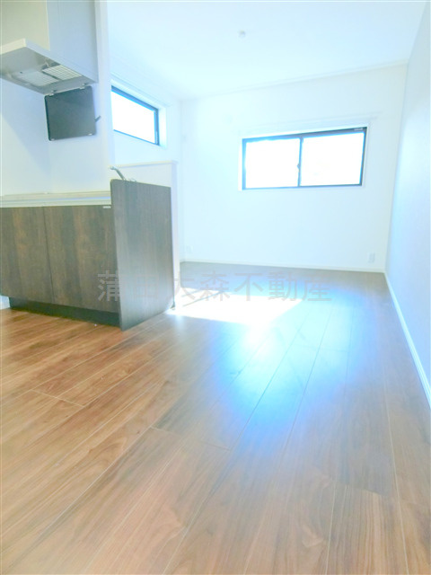 MELDIAメルディア蒲田Ⅲの居間・リビング|LDK8帖　カウンターキッチンのリビングダイニングキッチン