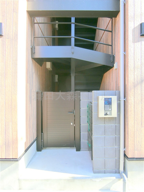 MELDIAメルディア蒲田Ⅲのエントランス|TVモニター付オートロック　宅配BOX　エントランス